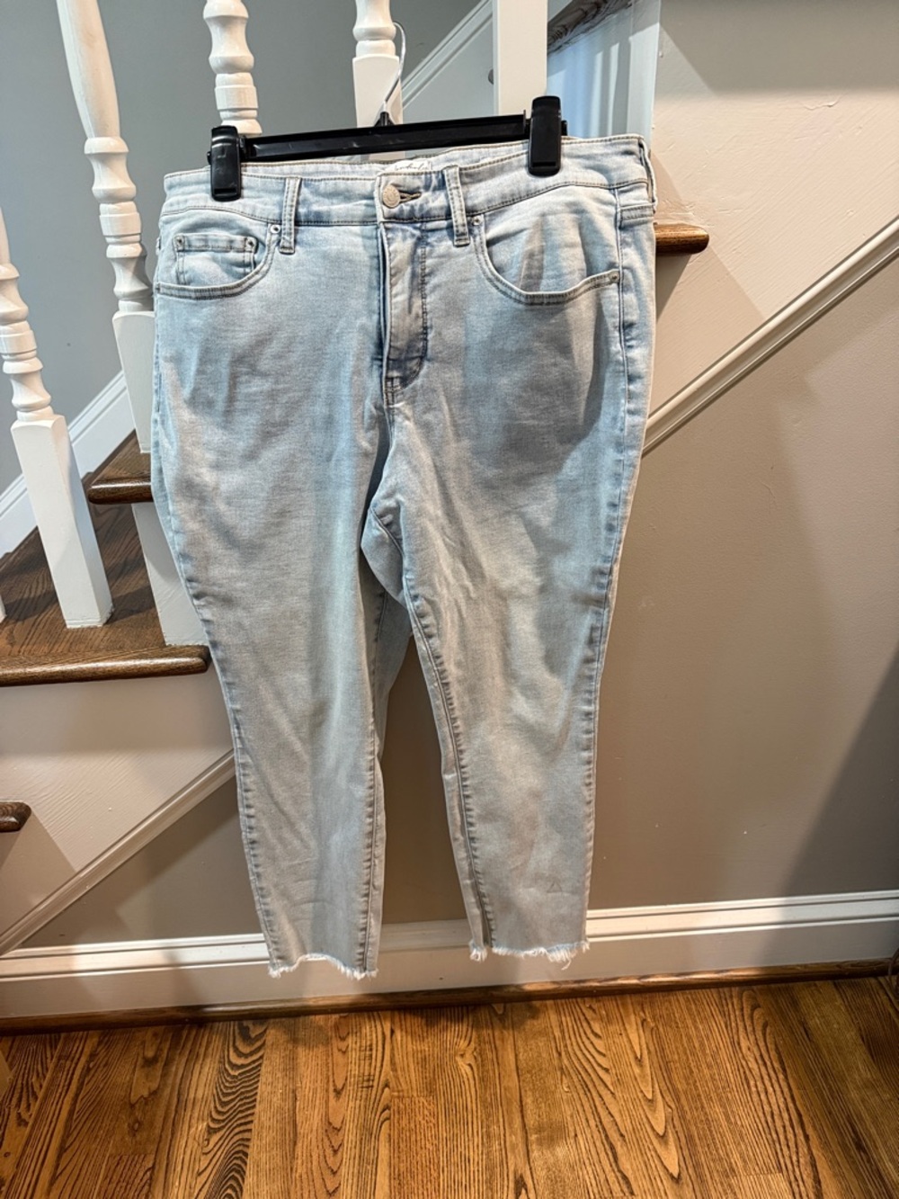 Wonderly Pale Blue Cropped Ankle Jeans with Frayed Hem